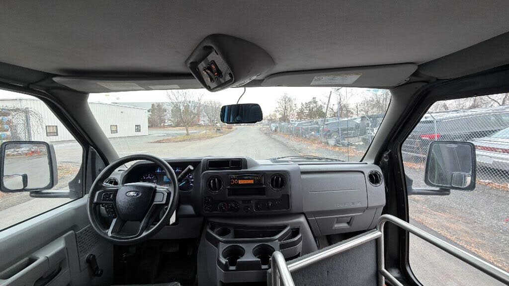 2022 Ford E-Series Chassis E-350 SD Cutaway RWD
