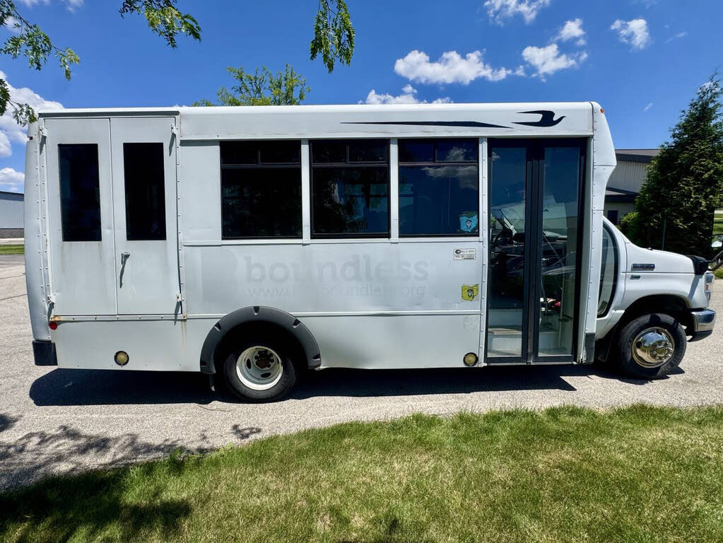 Reliable 2016 Ford E-350 Super Duty 138 RWD Shuttle Bus