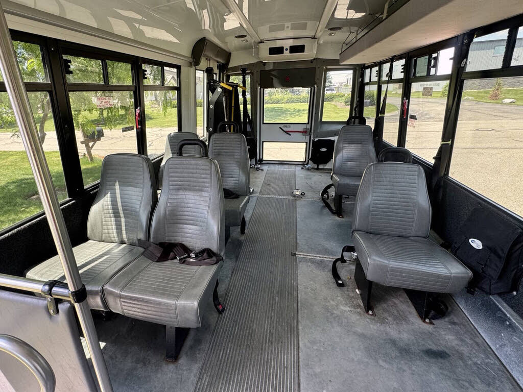Reliable 2016 Ford E-350 Super Duty 138 RWD Shuttle Bus