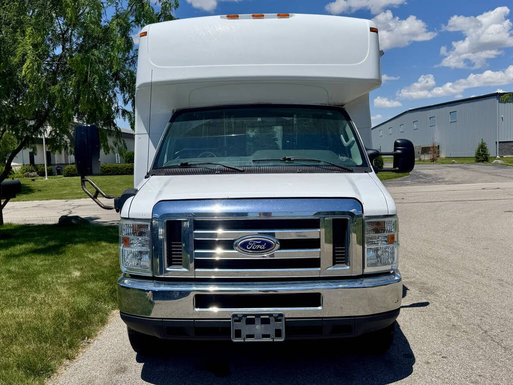 Reliable 2016 Ford E-350 Super Duty 138 RWD Shuttle Bus