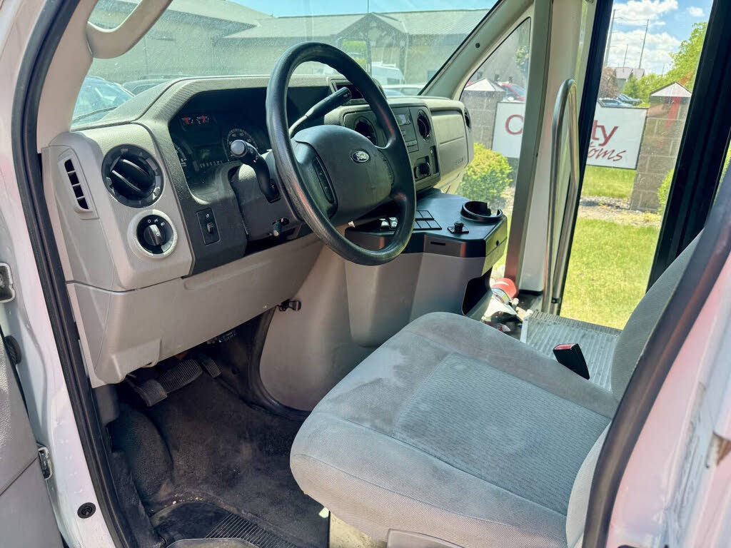 Reliable 2016 Ford E-350 Super Duty 138 RWD Shuttle Bus