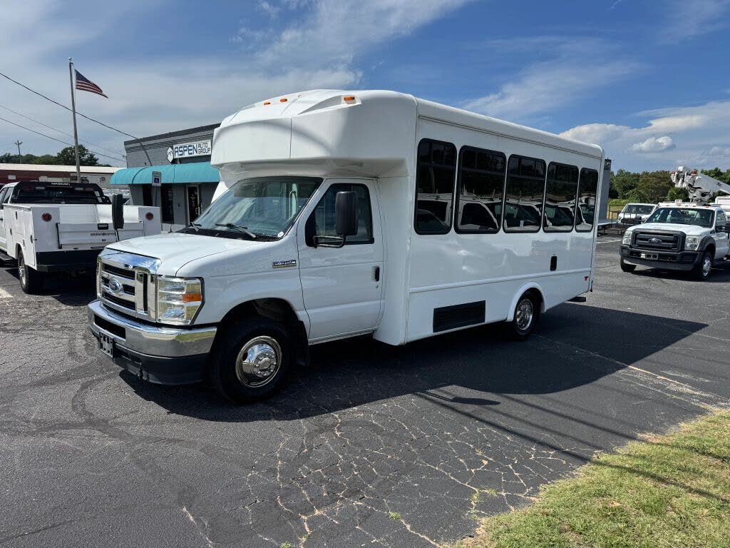 2021 Ford E-350 SD Shuttle Bus – Reliable Fleet Vehicle