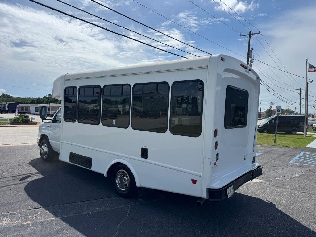 2021 Ford E-350 SD Shuttle Bus – Reliable Fleet Vehicle