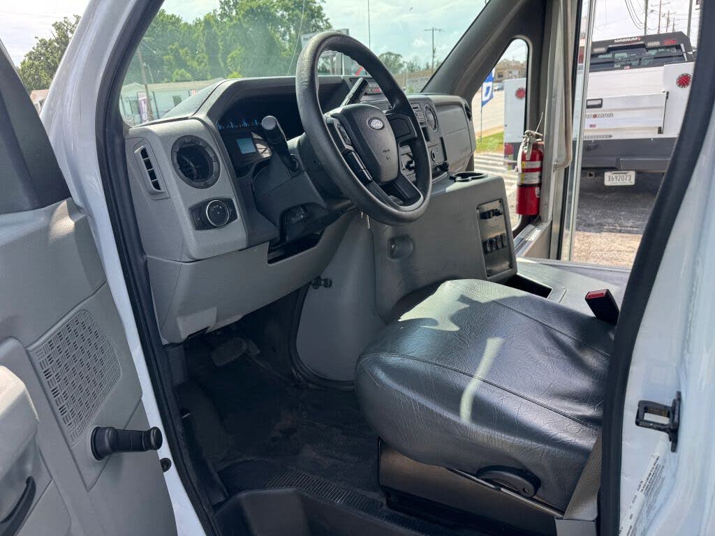 2021 Ford E-350 SD Shuttle Bus – Reliable Fleet Vehicle