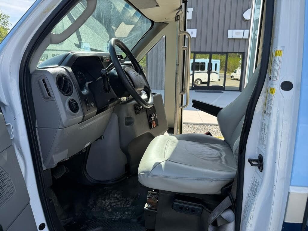 2017 Ford E-Series Chassis E-350 Super Duty 138\\\\\\\\\\\\\\\