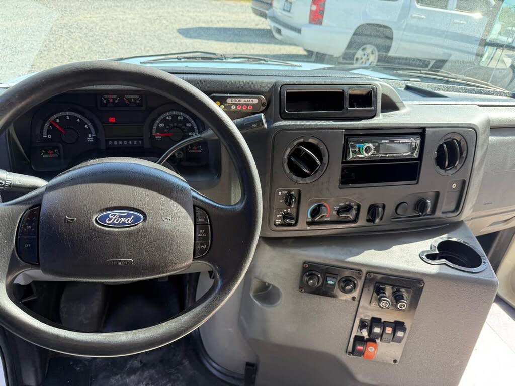 2017 Ford E-Series Chassis E-350 Super Duty 138\\\\\\\\\\\\\\\