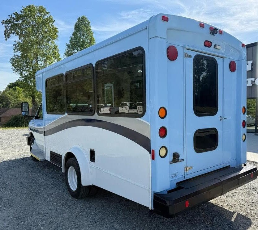 2017 Ford E-Series Chassis E-350 Super Duty 138\\\\\\\\\\\\\\\