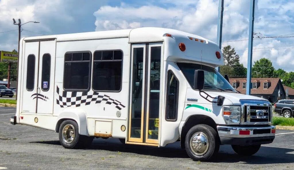 2015 Ford E-350 Super Duty Cutaway RWD