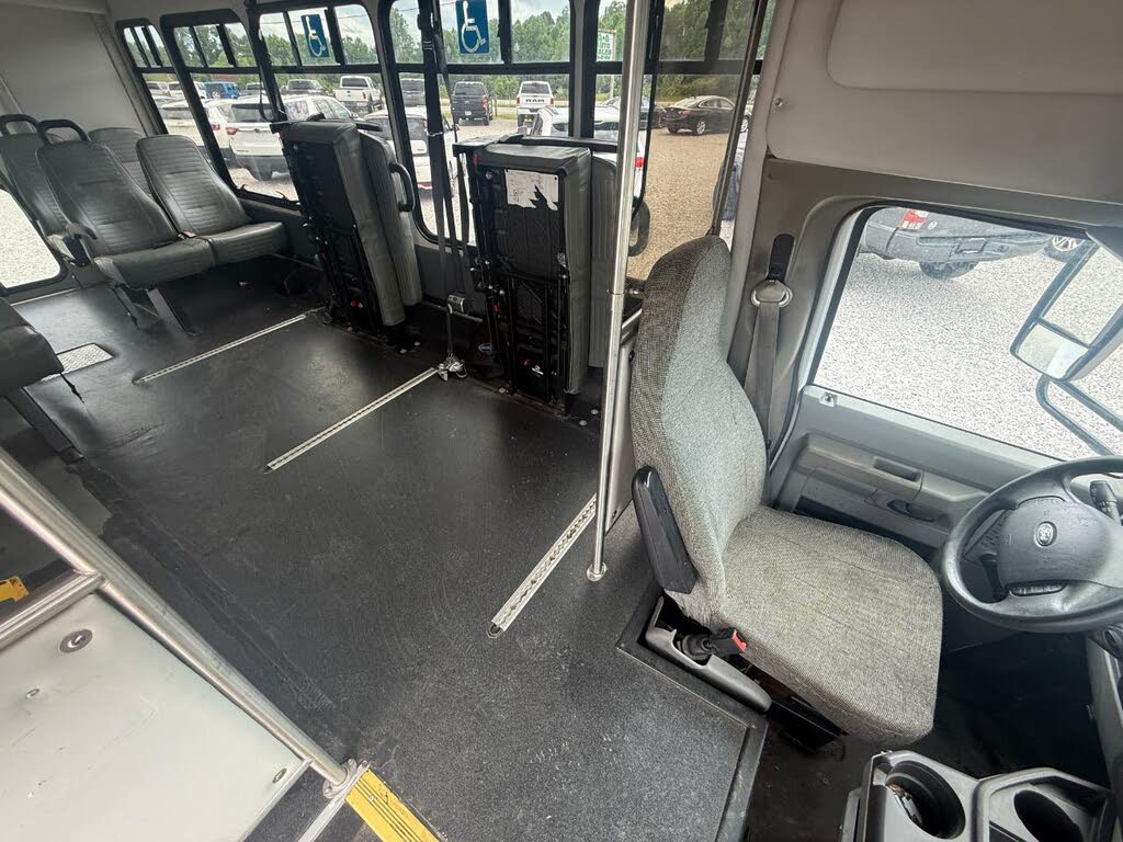 2016 Ford E-350 Super Duty Shuttle Bus with 6.8L V10 Engine