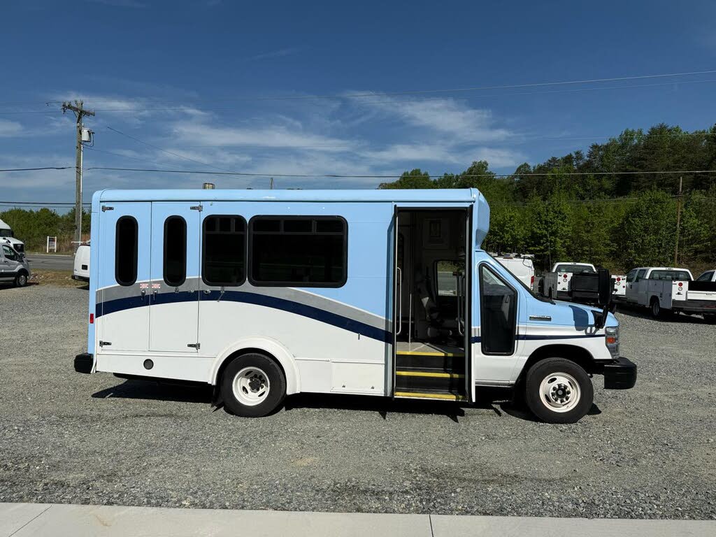 2017 Ford E-350 Chassis Shuttle Bus – Powerful V10 Performance