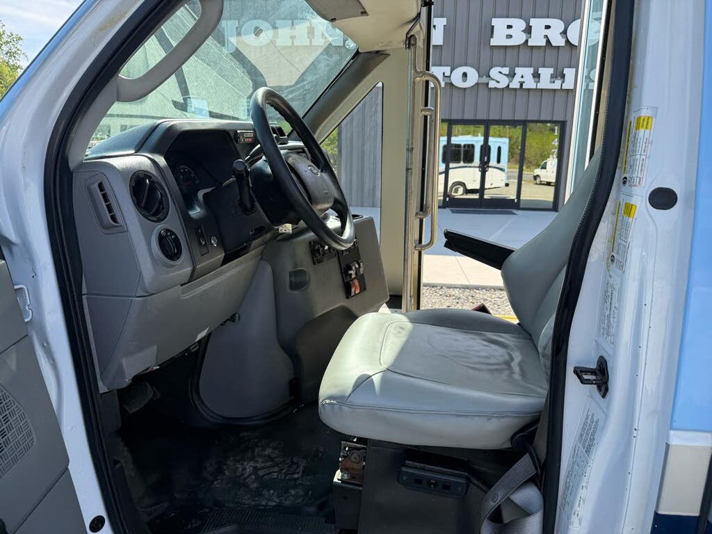 2017 Ford E-350 Chassis Shuttle Bus – Powerful V10 Performance