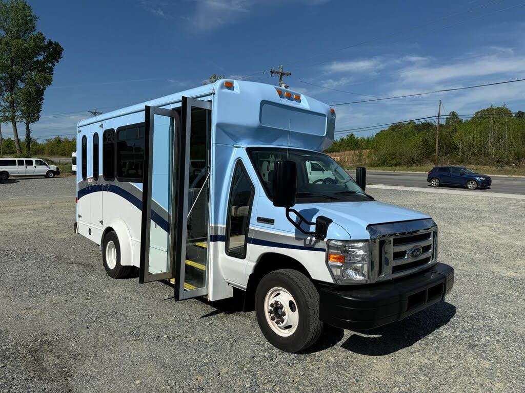 2017 Ford E-350 Chassis Shuttle Bus – Powerful V10 Performance