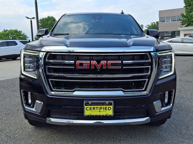 Spacious 2023 GMC Yukon XL SLT 4WD SUV