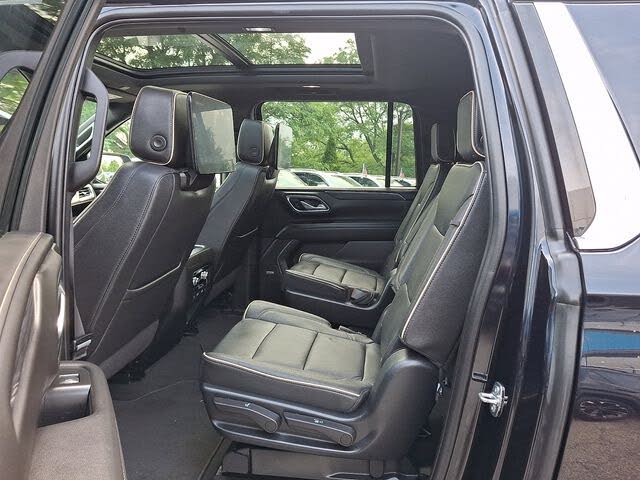 Spacious 2023 GMC Yukon XL SLT 4WD SUV