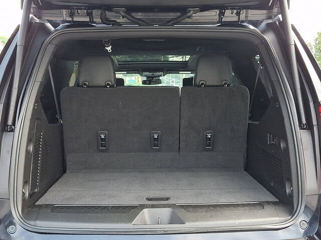 Spacious 2023 GMC Yukon XL SLT 4WD SUV