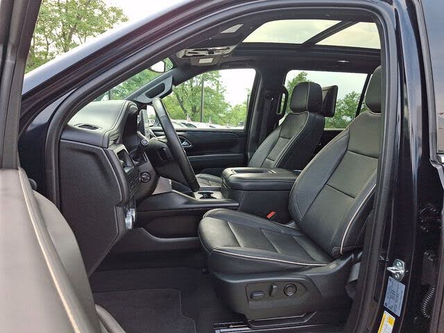 Spacious 2023 GMC Yukon XL SLT 4WD SUV