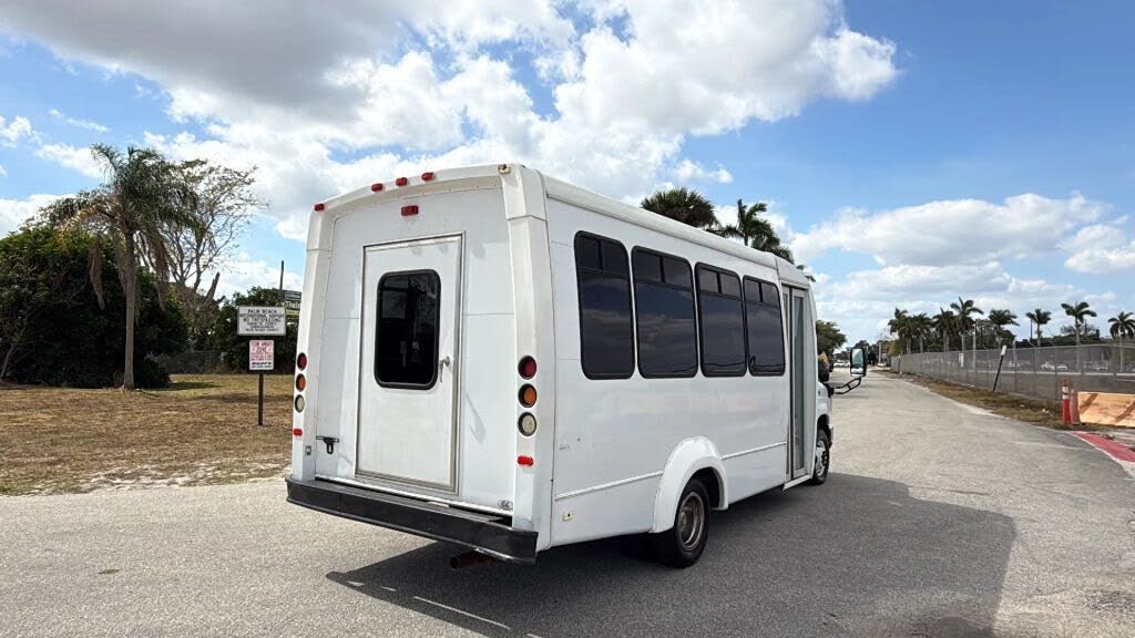 2015 Ford E-Series Chassis E-350 Super Duty 158 DRW Cutaway RWD