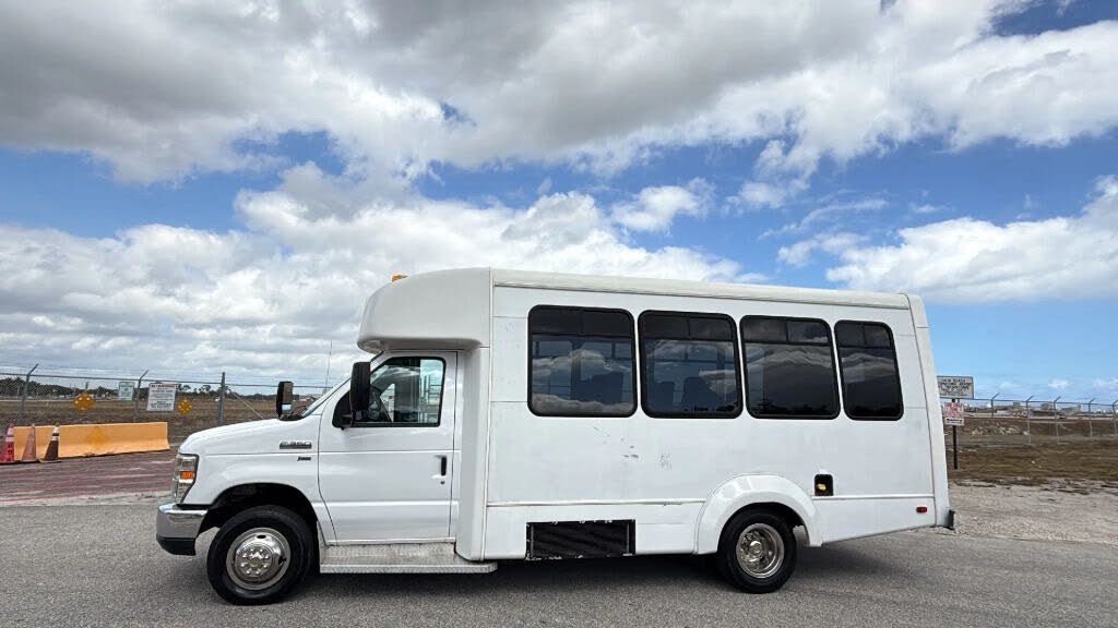 2015 Ford E-Series Chassis E-350 Super Duty 158 DRW Cutaway RWD