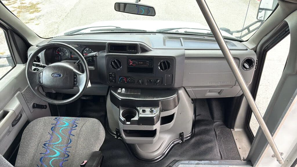 2015 Ford E-Series Chassis E-350 Super Duty 158 DRW Cutaway RWD