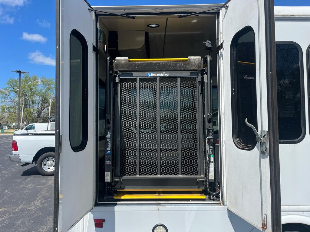 2019 Ford E-Series Chassis E-350 Super Duty 138 Cutaway RWD