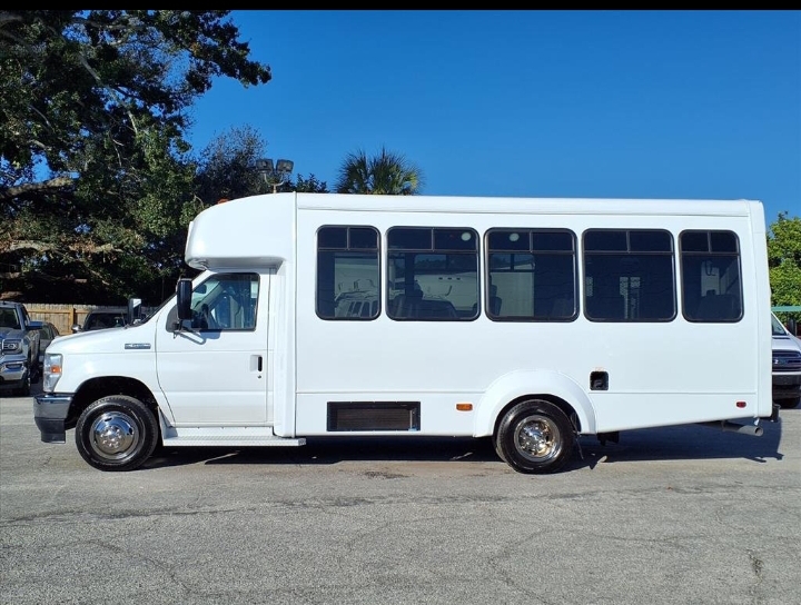 2021 Ford E-450 Shuttle Bus