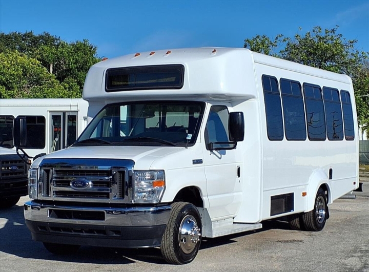 2021 Ford E-450 Shuttle Bus