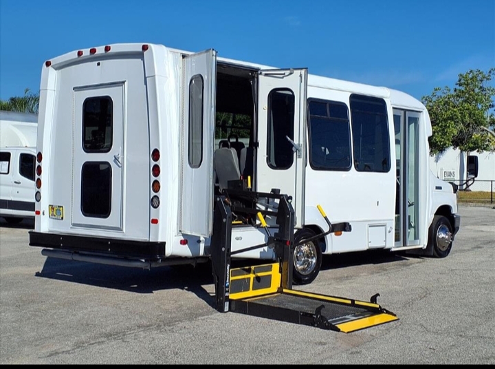 2021 Ford E-450 Shuttle Bus