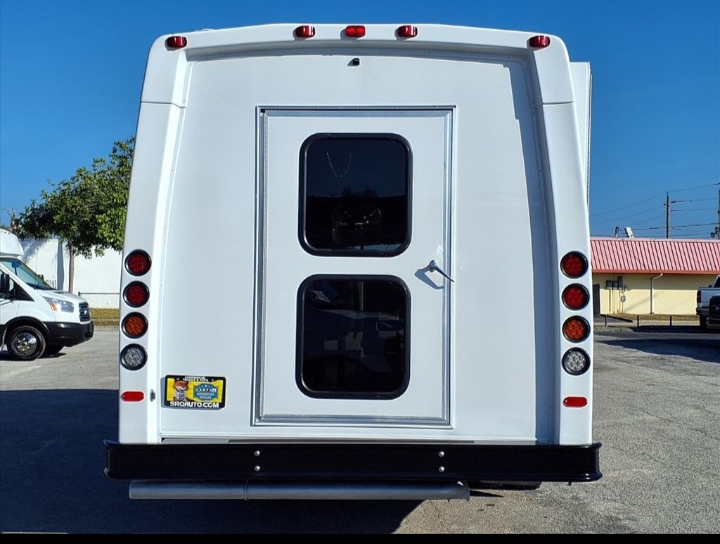 2021 Ford E-450 Shuttle Bus