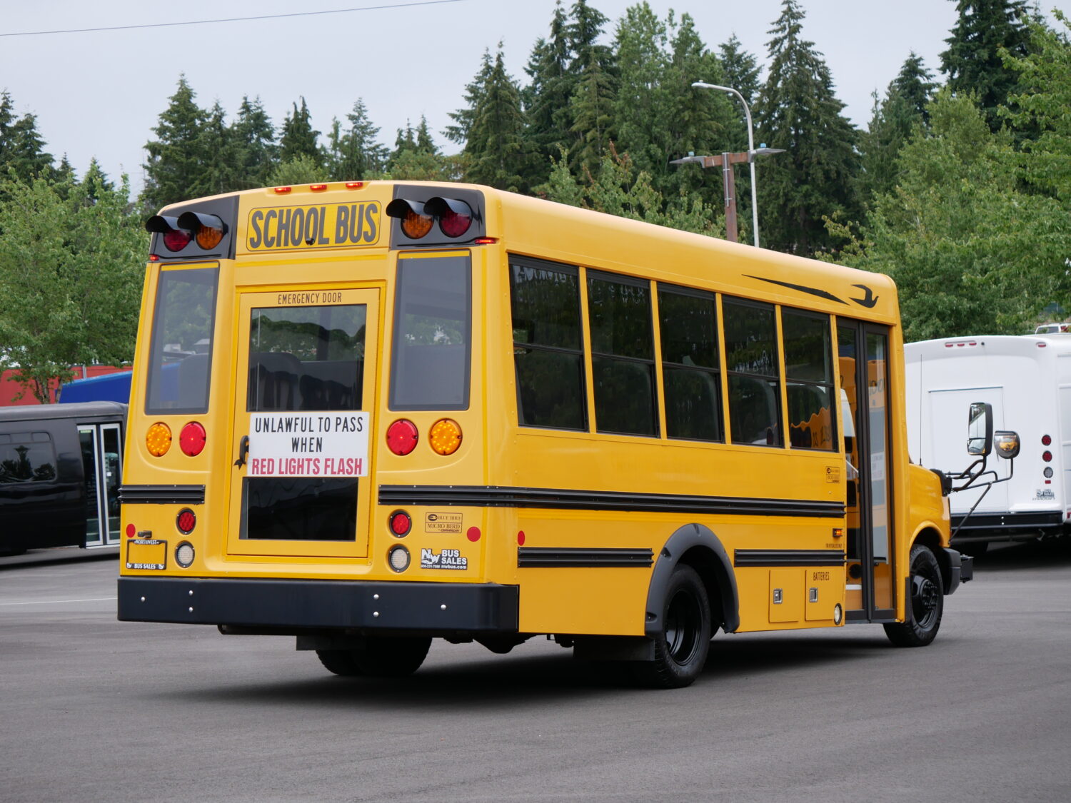 Reliable 2016 Chevrolet Girardin 20 Passenger Bus