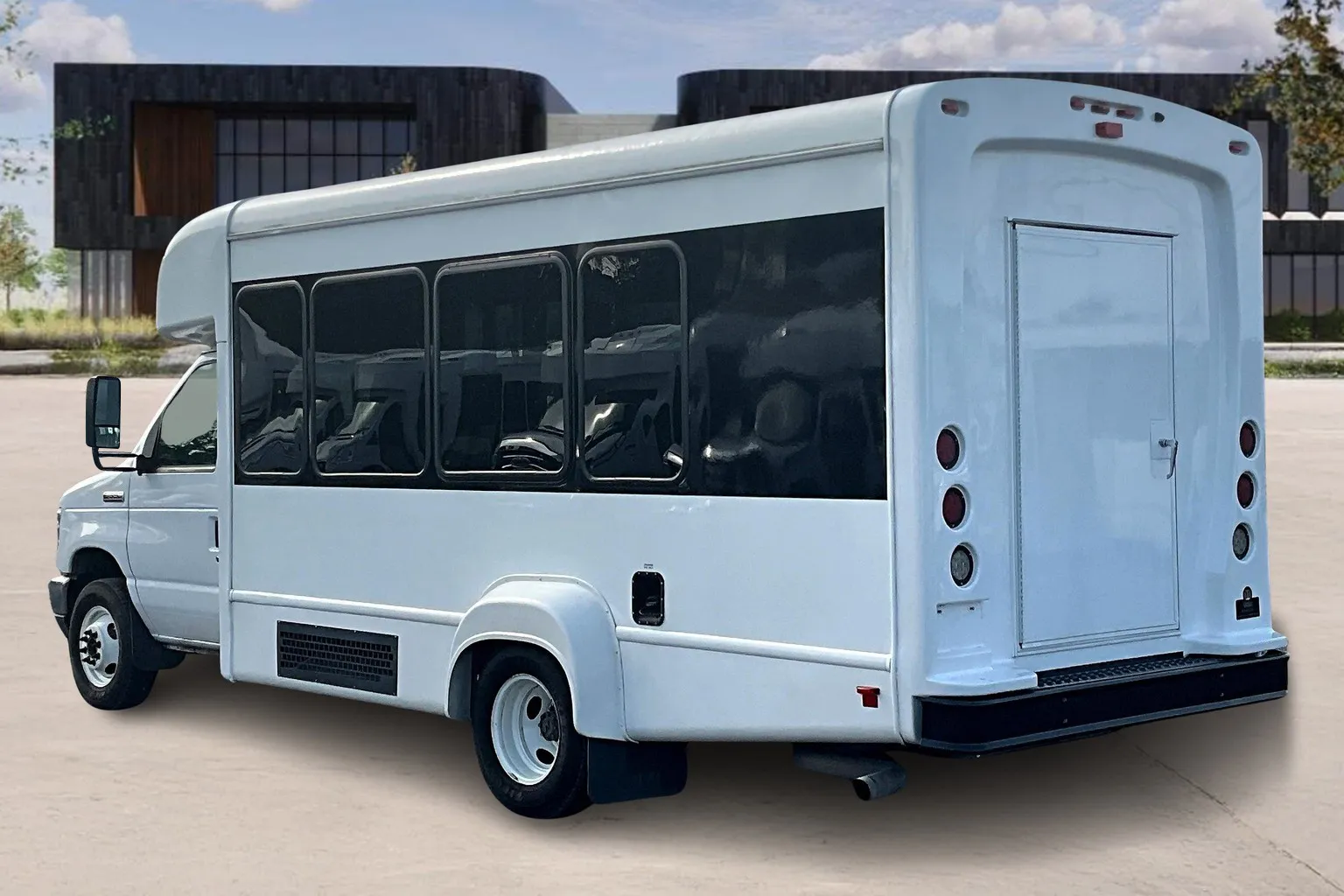 Well-Maintained 2022 Ford E350 Glaval PRIMETIME Shuttle Bus