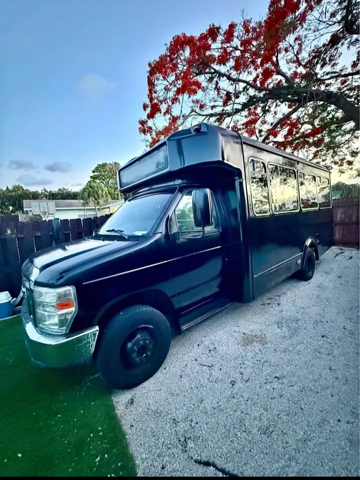 2013 Ford E-450 Party Bus