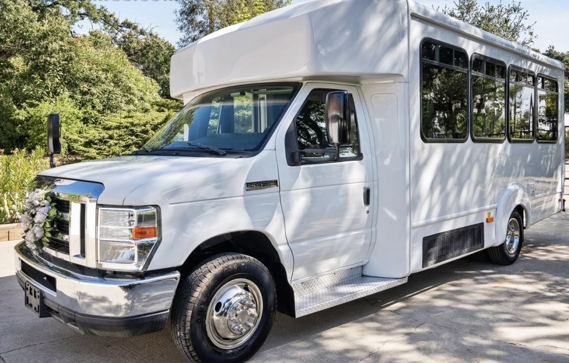 2018 Ford E-450 Shuttle Bus