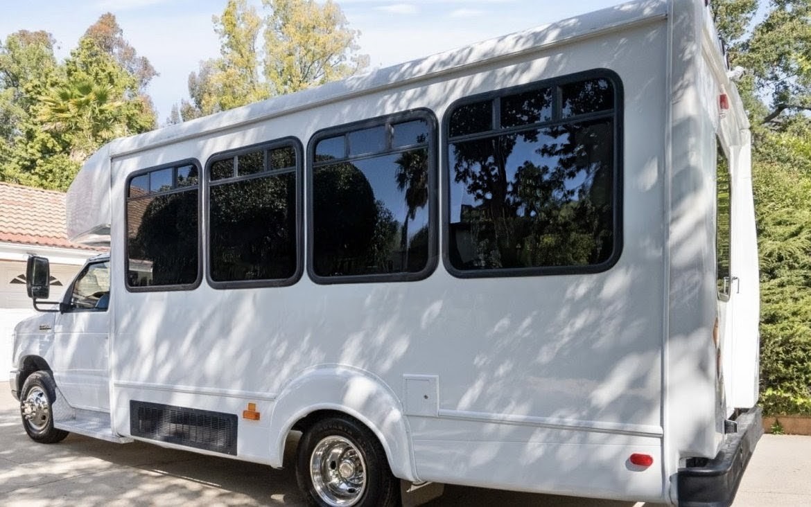 2018 Ford E-450 Shuttle Bus
