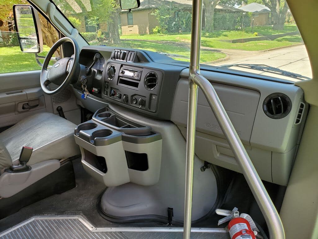 2016 Ford E-Series Chassis E-350 Super Duty 138 Cutaway RWD