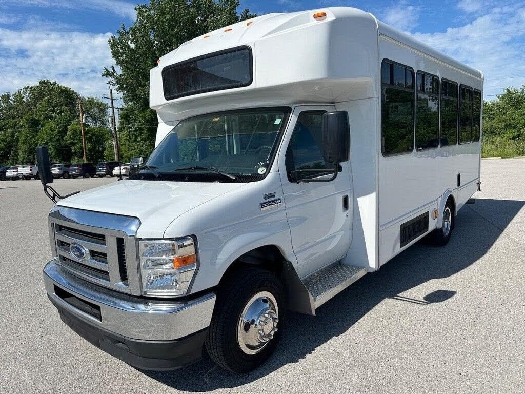 2025 Ford E-Series Chassis E-450 SD Stripped 158 DRW RWD