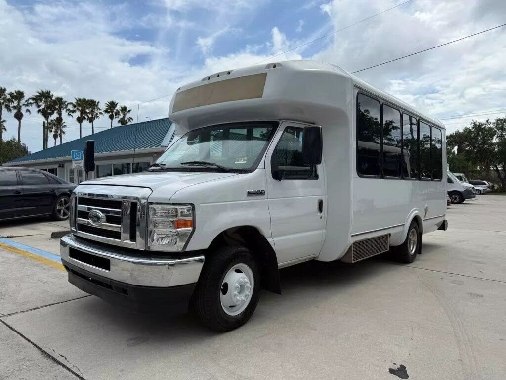 2021 Ford E-Series Chassis E-350 SD Cutaway SB RWD