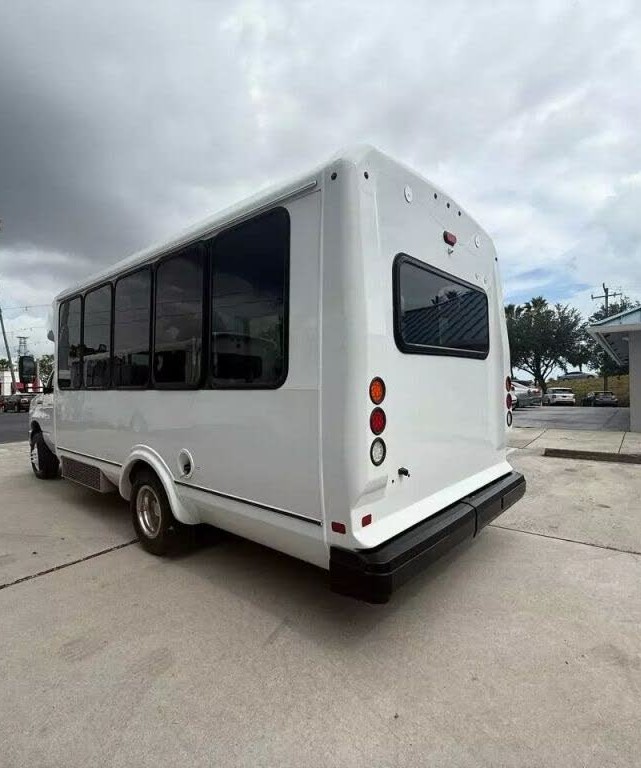 2021 Ford E-Series Chassis E-350 SD Cutaway SB RWD