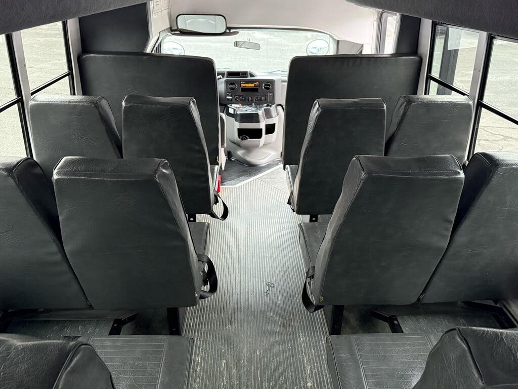 2017 Ford E-Series Chassis E-350 Super Duty 138 DRW Cutaway RWD