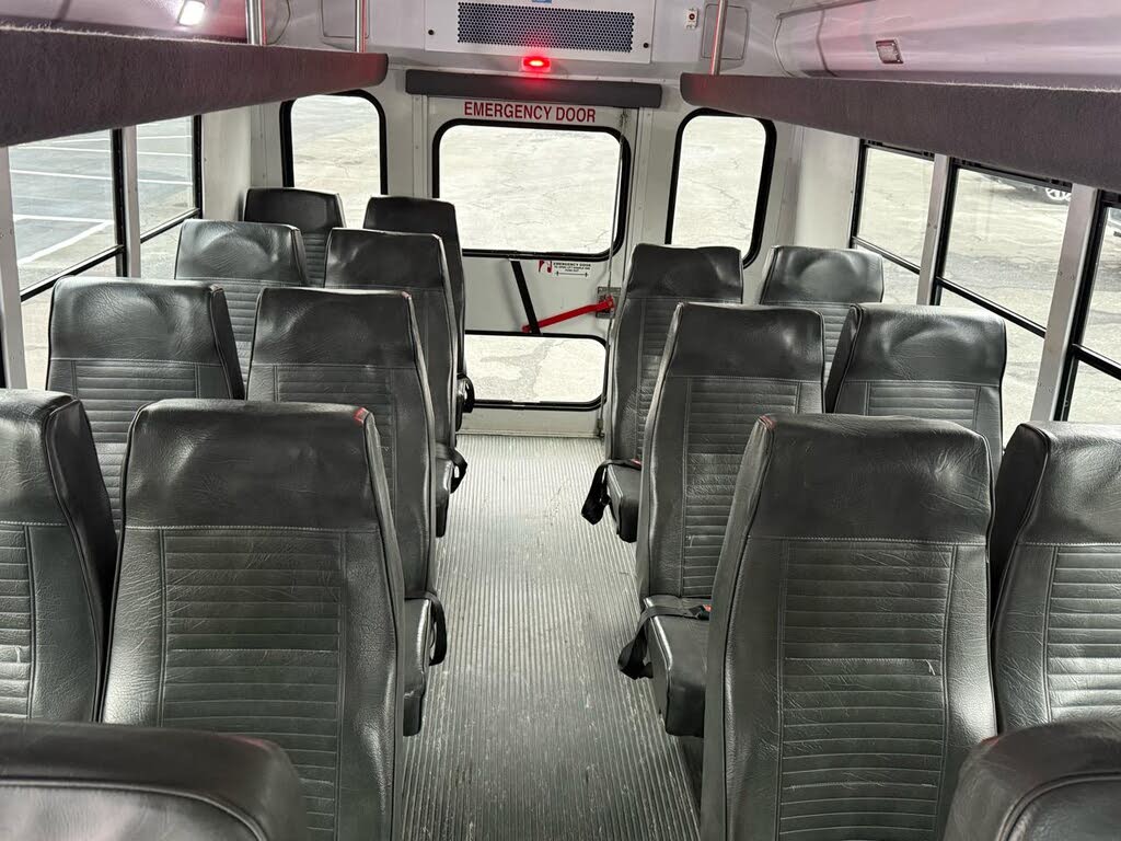 2017 Ford E-Series Chassis E-350 Super Duty 138 DRW Cutaway RWD