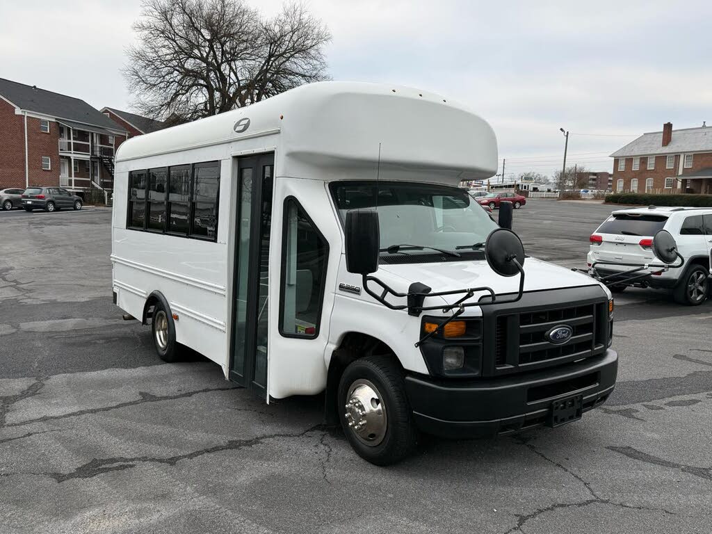 2017 Ford E-Series Chassis E-350 Super Duty 138 DRW Cutaway RWD