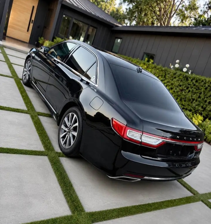 2017 Lincoln Continental Sedan