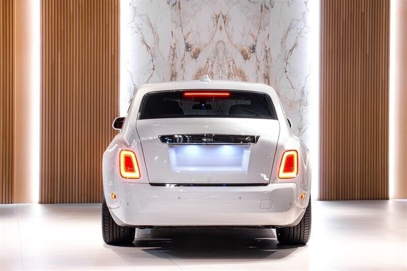 2024 Rolls-Royce Phantom RWD – Luxury Sedan