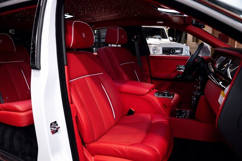 2024 Rolls-Royce Phantom RWD – Luxury Sedan