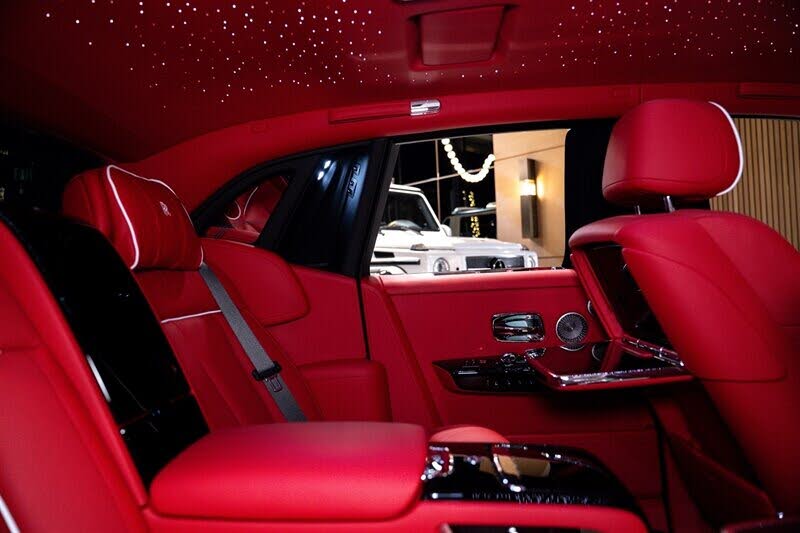2024 Rolls-Royce Phantom RWD – Luxury Sedan