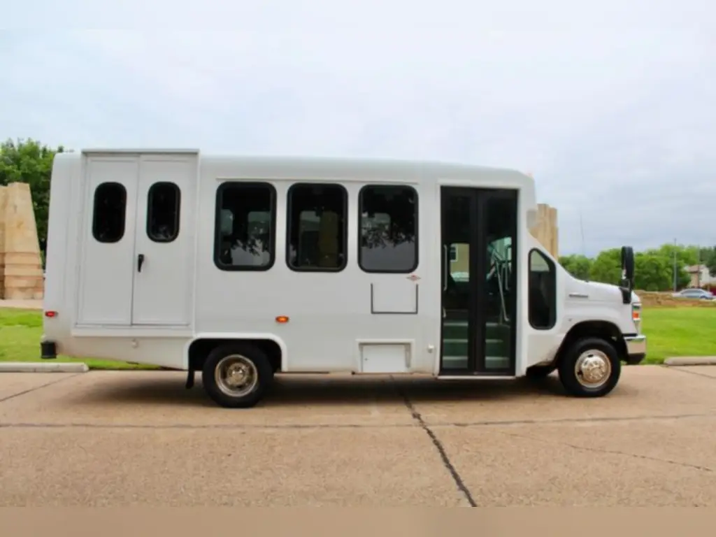 Reliable 2017 Ford E450 15 Passenger Shuttle Bus