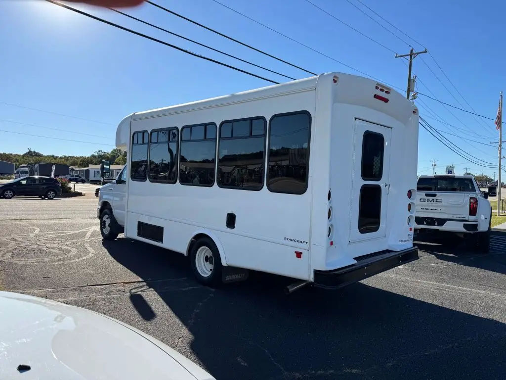 2017 Ford E450 Passenger Shuttle Bus – Reliable & Spacious