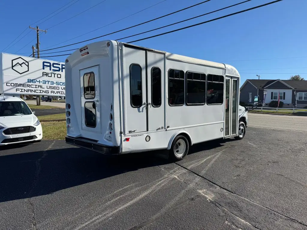 2017 Ford E450 Passenger Shuttle Bus – Reliable & Spacious