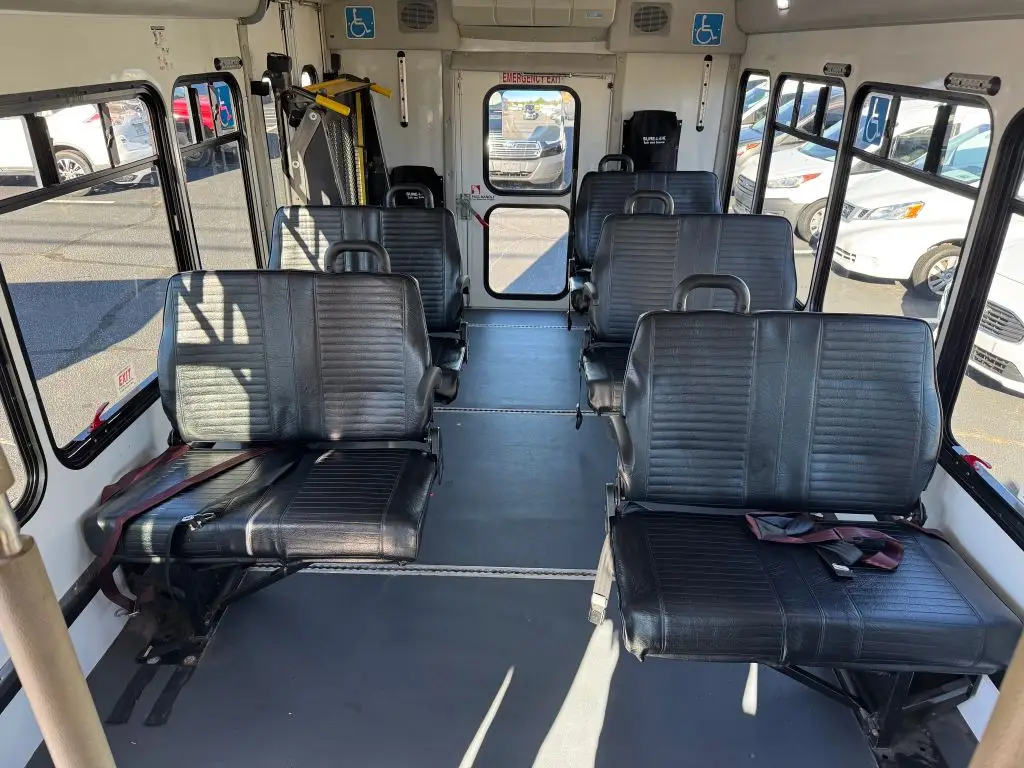 2017 Ford E450 Passenger Shuttle Bus – Reliable & Spacious
