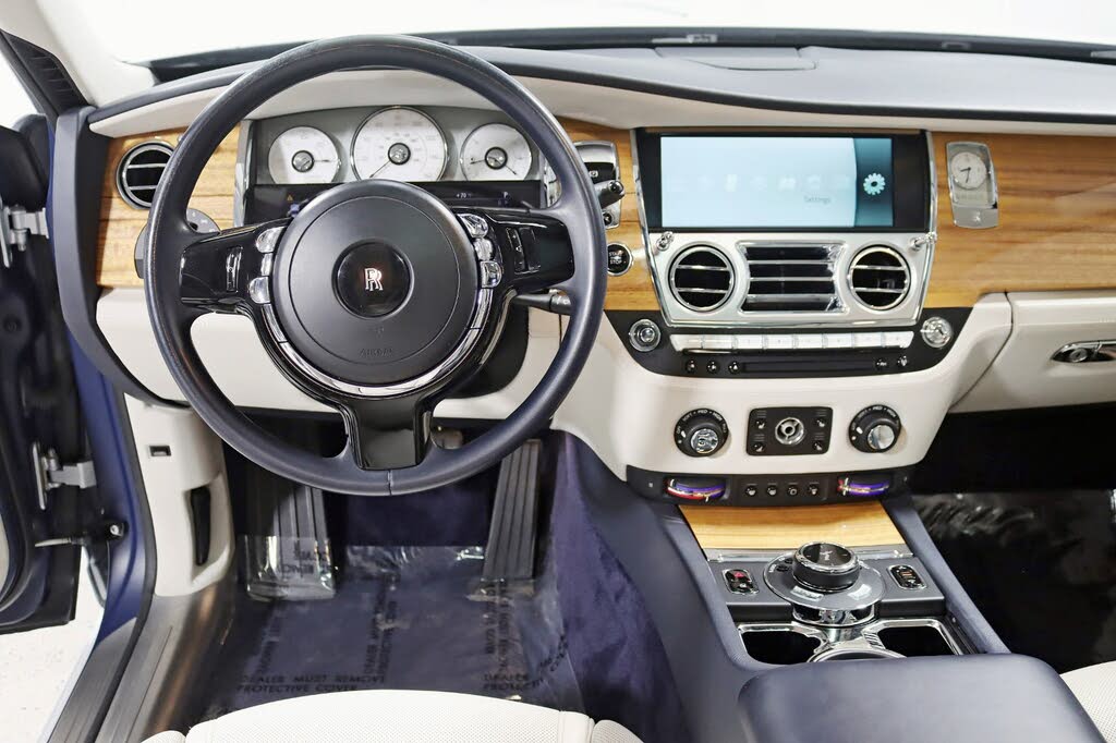 2016 Rolls-Royce Ghost – Luxury Sedan
