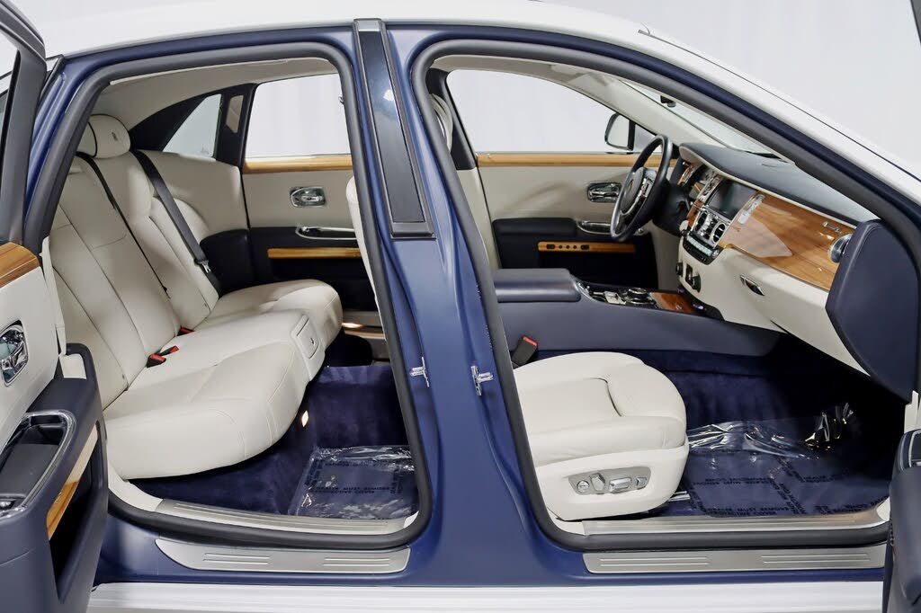 2016 Rolls-Royce Ghost – Luxury Sedan